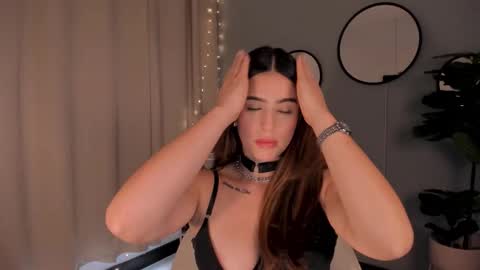 Snapshot of liapearce chatting on September 15, 1:00 pm Lia online show from September 15, 1:00 pm