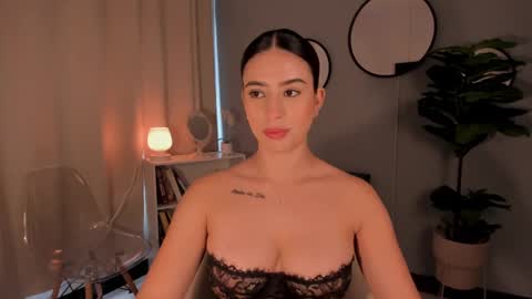 Snapshot of liapearce chatting on October 8, 12:25 pm Lia online show from October 8, 12:25 pm