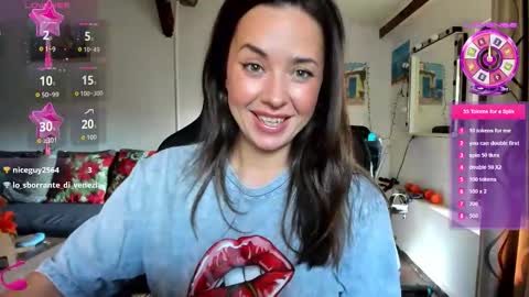 Snapshot of liaquinn chatting on October 11, 8:35 am LiaQuinn online show from October 11, 8:35 am