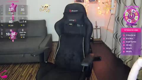 Snapshot of liaquinn chatting on November 20, 2:50 pm LiaQuinn online show from November 20, 2:50 pm