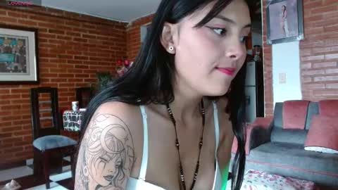 Snapshot of liarouse04 chatting on February 7, 1:04 pm Liarouse04 online show from February 7, 1:04 pm