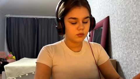 Anna online show from December 4, 4:38 pm