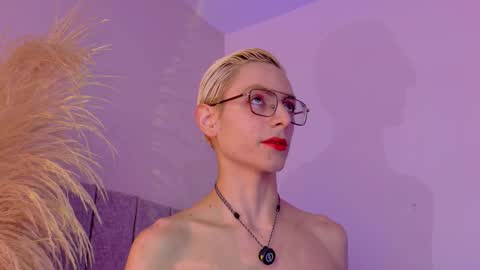 Liiam Luna online show from February 23, 9:39 am