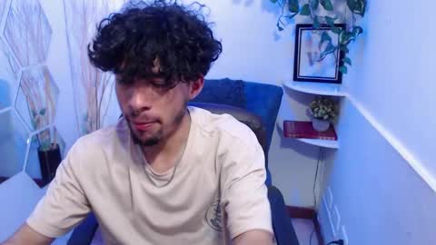 Snapshot of liil_boy chatting on November 27, 3:30 am Lil Boy- online show from November 27, 3:30 am