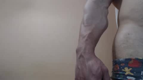 Snapshot of likwidator84 chatting on January 14, 1:04 am Maximus online show from January 14, 1:04 am