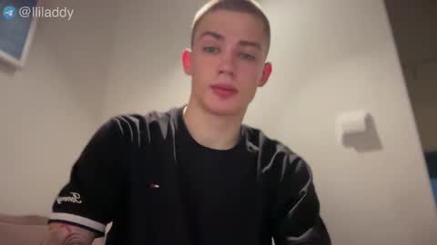 Snapshot of lil_addy chatting on November 23, 4:01 am Addy online show from November 23, 4:01 am