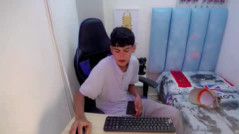 Snapshot of lil_babyyy_ chatting on November 30, 3:32 am LIAM online show from November 30, 3:32 am