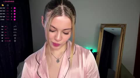 Snapshot of lil_elisa chatting on October 26, 11:16 am Elisa  online show from October 26, 11:16 am