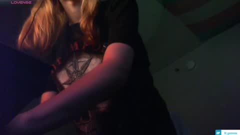 Snapshot of lil_gem chatting on September 19, 12:12 am lil gemmie online show from September 19, 12:12 am