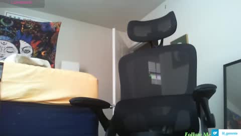Snapshot of lil_gem chatting on October 2, 3:08 pm lil gemmie online show from October 2, 3:08 pm