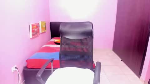 Snapshot of lil_mommy_slut chatting on November 14, 11:53 am lil_mommy_slut online show from November 14, 11:53 am