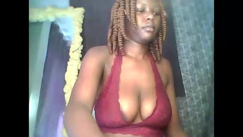 Snapshot of lil_shwaty chatting on December 8, 12:41 pm brinna online show from December 8, 12:41 pm