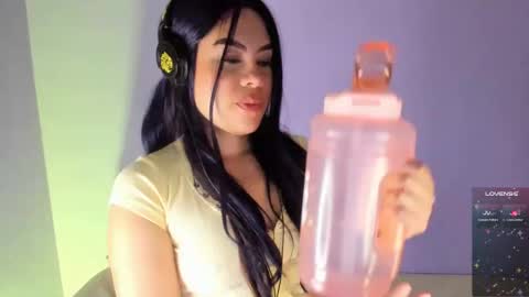 Snapshot of lil_swaay chatting on January 28, 2:21 am Lola online show from January 28, 2:21 am