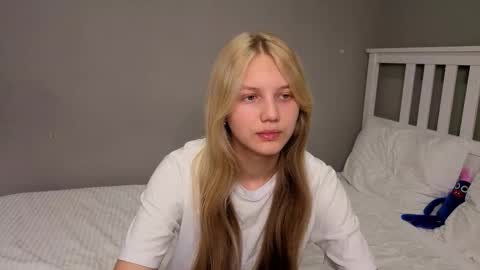 Snapshot of lil_tasty33 chatting on October 30, 11:11 am Emma online show from October 30, 11:11 am