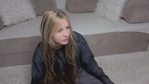 Snapshot of lil_tasty33 chatting on November 27, 9:55 am Emma online show from November 27, 9:55 am