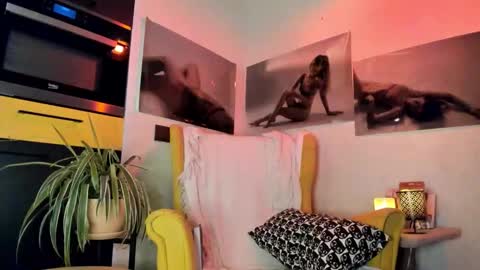 Snapshot of lil_uff chatting on November 25, 10:10 pm aka princessmaya online show from November 25, 10:10 pm