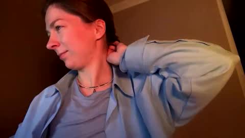 Snapshot of lil_uff chatting on December 17, 2:06 am aka princessmaya online show from December 17, 2:06 am