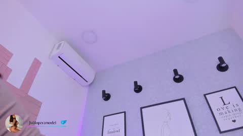 Snapshot of lila_cohen chatting on November 6, 9:54 am L I L A online show from November 6, 9:54 am