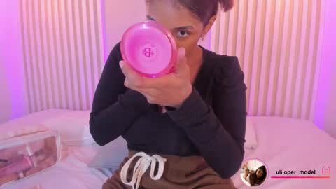 Snapshot of lila_cohen chatting on December 4, 4:00 am L I L A online show from December 4, 4:00 am