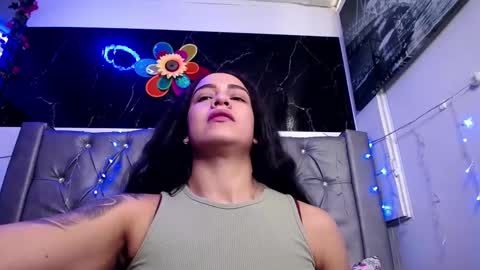 Snapshot of lila_gummy_ chatting on February 19, 2:34 pm online show from February 19, 2:34 pm