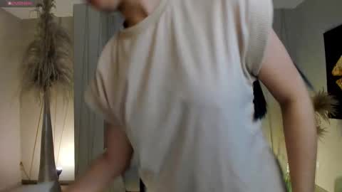 Snapshot of lilawest chatting on October 6, 10:45 am Lila West online show from October 6, 10:45 am