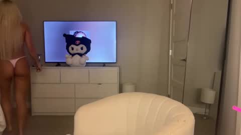 Snapshot of lilbbyliv chatting on September 17, 2:02 am lilbbyliv online show from September 17, 2:02 am