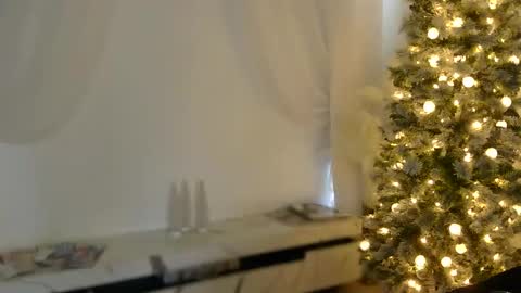 Snapshot of lilbeccaxo chatting on December 18, 4:57 pm Rebecca online show from December 18, 4:57 pm