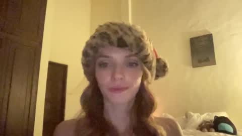 Snapshot of lilbitali chatting on December 16, 8:52 am Aligator online show from December 16, 8:52 am