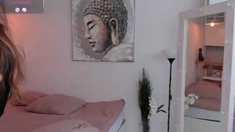 Lilith Nickol online show from October 15, 7:08 am