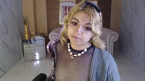 Snapshot of lili_conor_s chatting on February 18, 9:21 am Lili online show from February 18, 9:21 am