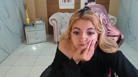 Snapshot of lili_conor_s chatting on February 19, 9:39 am Lili online show from February 19, 9:39 am