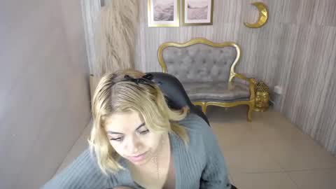 Snapshot of lili_conor_s chatting on February 20, 9:00 am Lili online show from February 20, 9:00 am