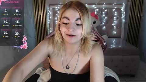 Snapshot of lili_conor_s chatting on October 2, 4:19 am Lili online show from October 2, 4:19 am