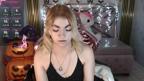 Snapshot of lili_conor_s chatting on October 7, 4:20 am Lili online show from October 7, 4:20 am