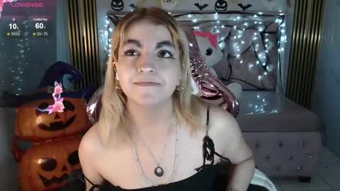 Snapshot of lili_conor_s chatting on October 8, 4:43 am Lili online show from October 8, 4:43 am