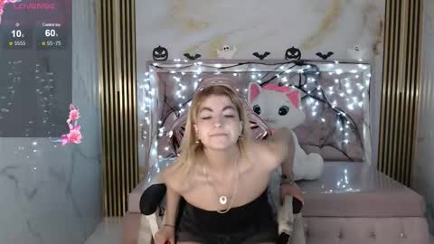 Snapshot of lili_conor_s chatting on October 15, 4:12 am Lili online show from October 15, 4:12 am