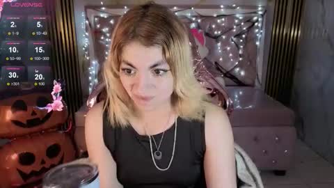 Snapshot of lili_conor_s chatting on October 18, 4:37 am Lili online show from October 18, 4:37 am