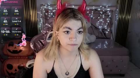 Snapshot of lili_conor_s chatting on October 27, 3:10 am Lili online show from October 27, 3:10 am