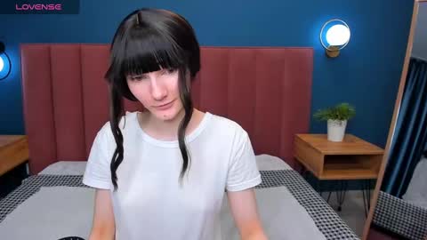Snapshot of lili_flowerr chatting on March 11, 5:38 am Lilli follow me kiss online show from March 11, 5:38 am