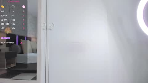 Snapshot of lili_foxy chatting on January 24, 12:20 pm lili online show from January 24, 12:20 pm