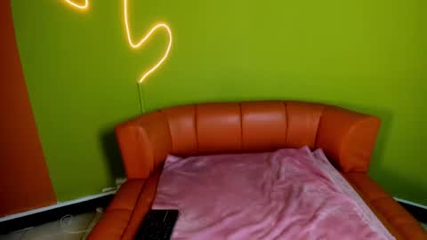 Lili  online show from April 3, 5:11 pm