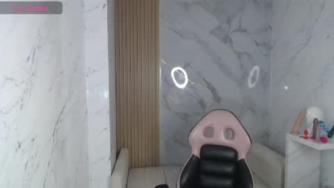 lili_mint_tf online show from April 19, 8:46 am