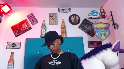 Snapshot of lili_roussi chatting on December 17, 11:00 pm lili_roussi online show from December 17, 11:00 pm