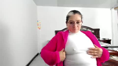 Snapshot of lilia344965 chatting on December 4, 3:48 am liliamilf online show from December 4, 3:48 am