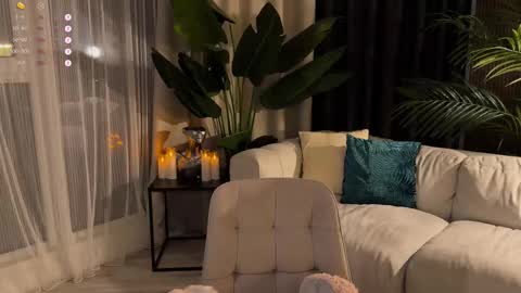 Snapshot of liliaah chatting on November 6, 9:37 pm Lili Nude ONLY Ticket or Fansly online show from November 6, 9:37 pm