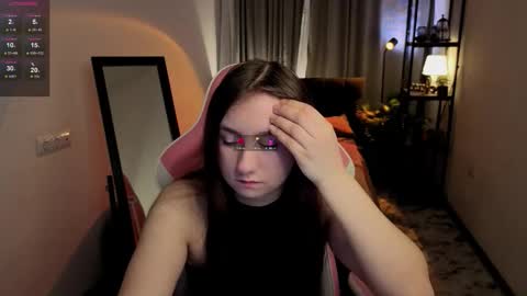 Snapshot of lilian_wood chatting on February 20, 5:37 am Kate online show from February 20, 5:37 am