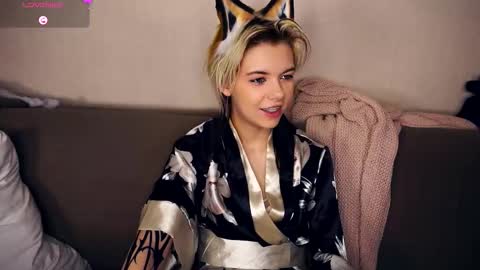 Snapshot of liliandaniels chatting on October 18, 6:26 am Lilian online show from October 18, 6:26 am