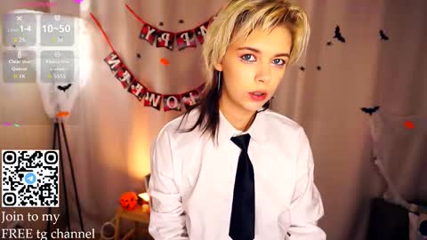 Snapshot of liliandaniels chatting on October 19, 6:36 am Lilian online show from October 19, 6:36 am