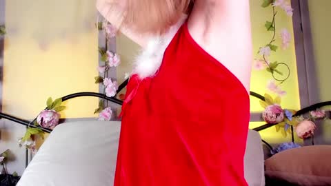 Snapshot of lilianslow chatting on December 29, 6:24 am hi guys Im new here Im 18 years oldIve never had sex online show from December 29, 6:24 am