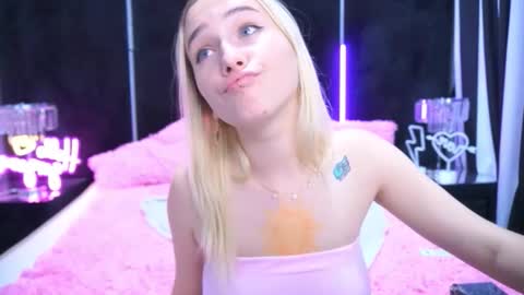 Snapshot of lilielfie chatting on October 10, 3:00 pm lilielfie online show from October 10, 3:00 pm